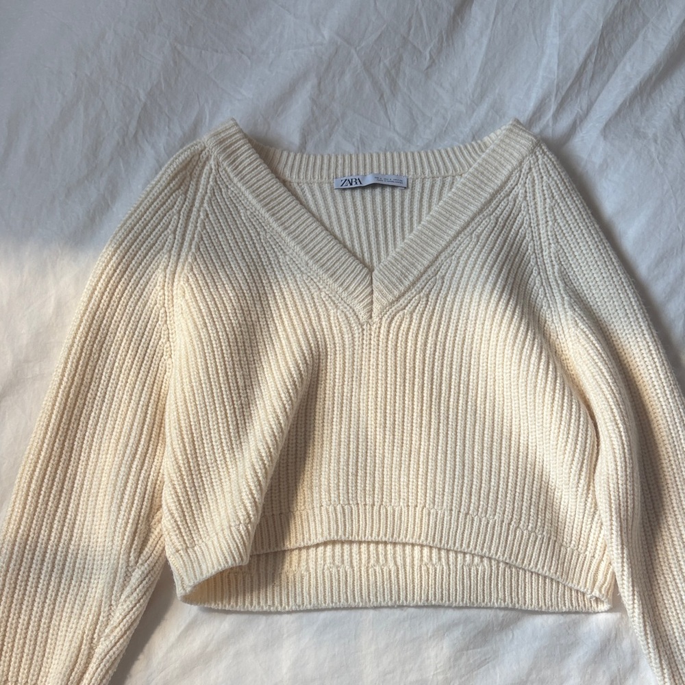 Zara Women's Off-White V-Neck Sweater